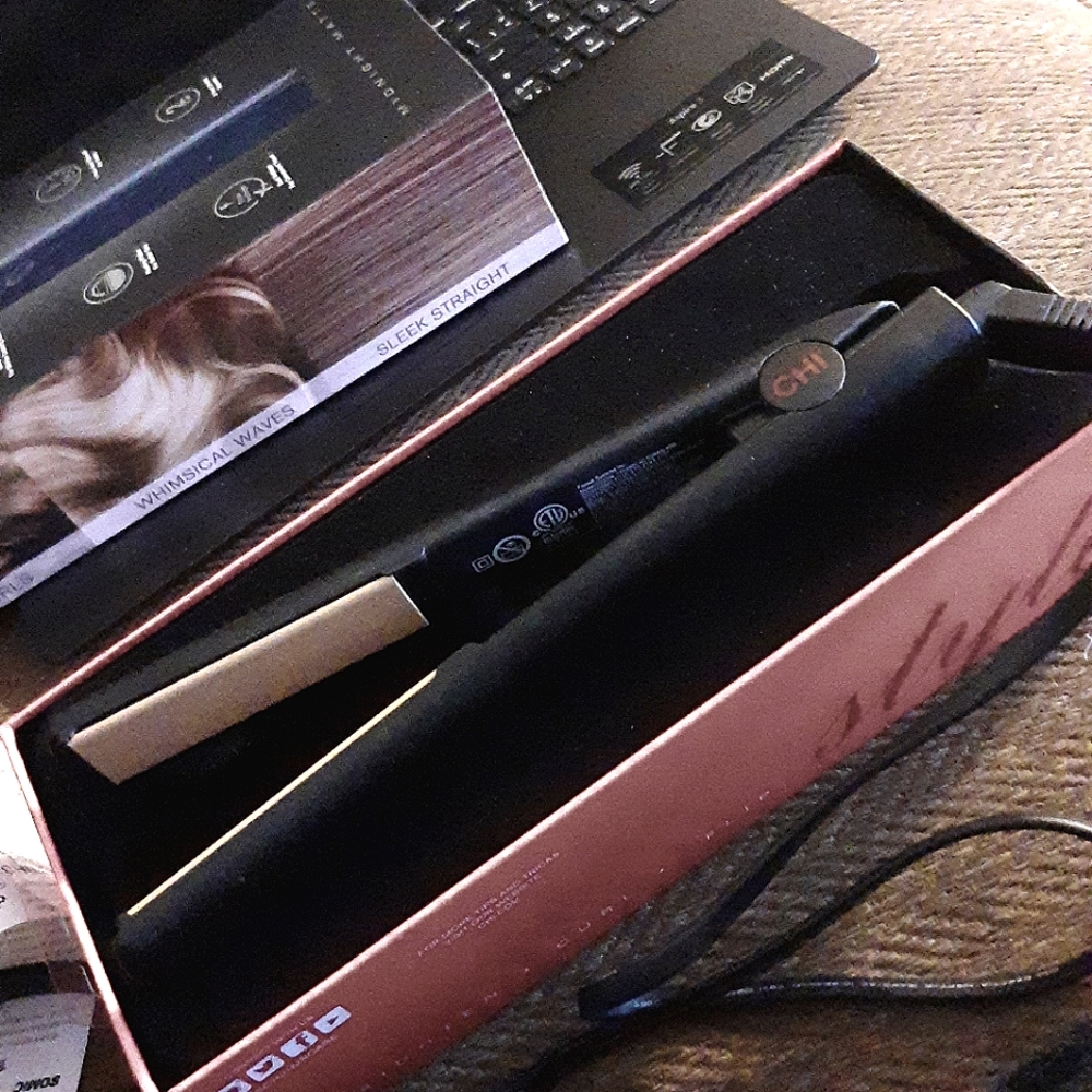 BRAND NEW STRAIGHTNER BY MIDNIGHT MATTE, HIGH QUILTY PLUS MANY MORE!!!